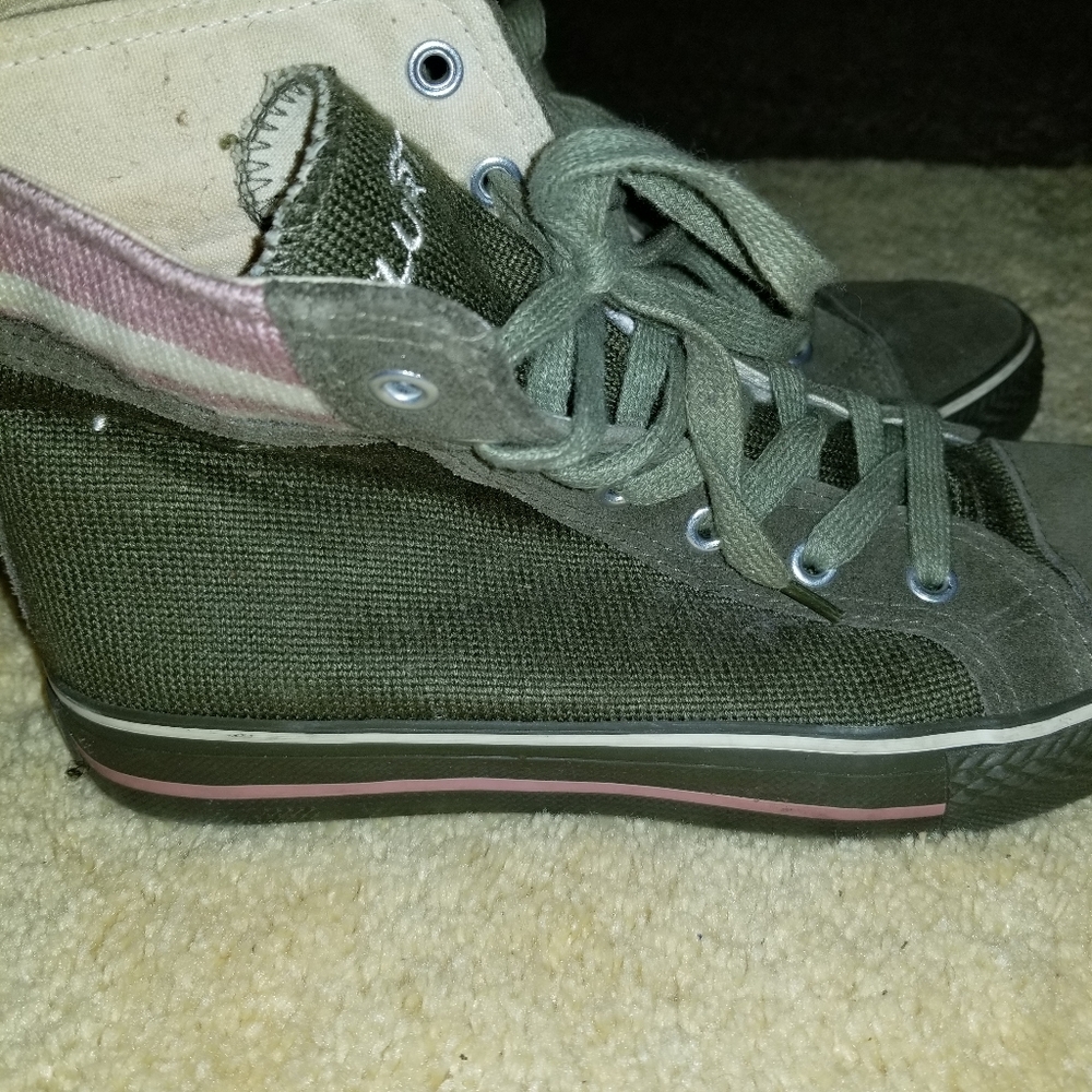 Shoes - Picture 3 of 4